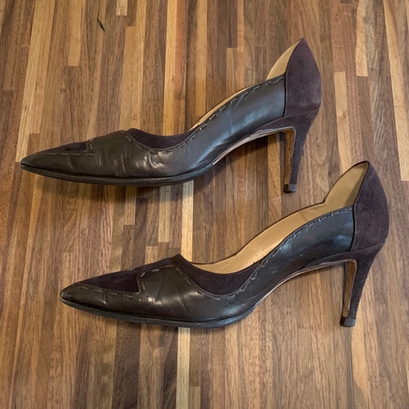 Vintage Manolo Blahnik Brown Suede Heels - Picture 4 of 12